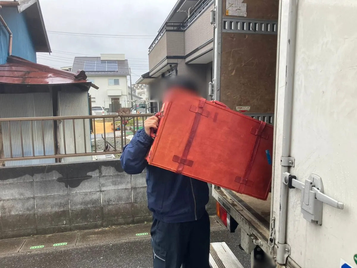 「3LDKの一戸建てから絨毯を回収させていただきました」作業写真