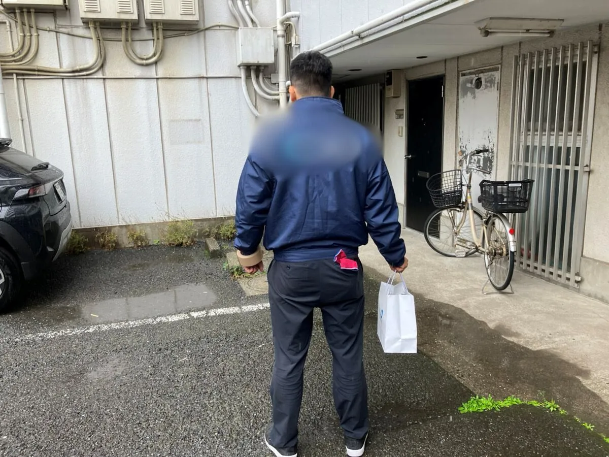 「1Kのマンションからスプレー缶を回収させていただきました」作業写真