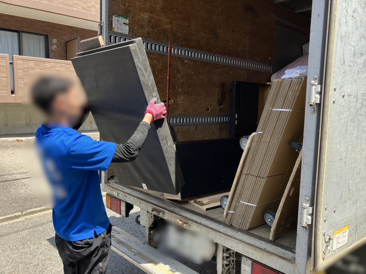 「1DKのマンションのお部屋から日用品を回収しました」作業写真