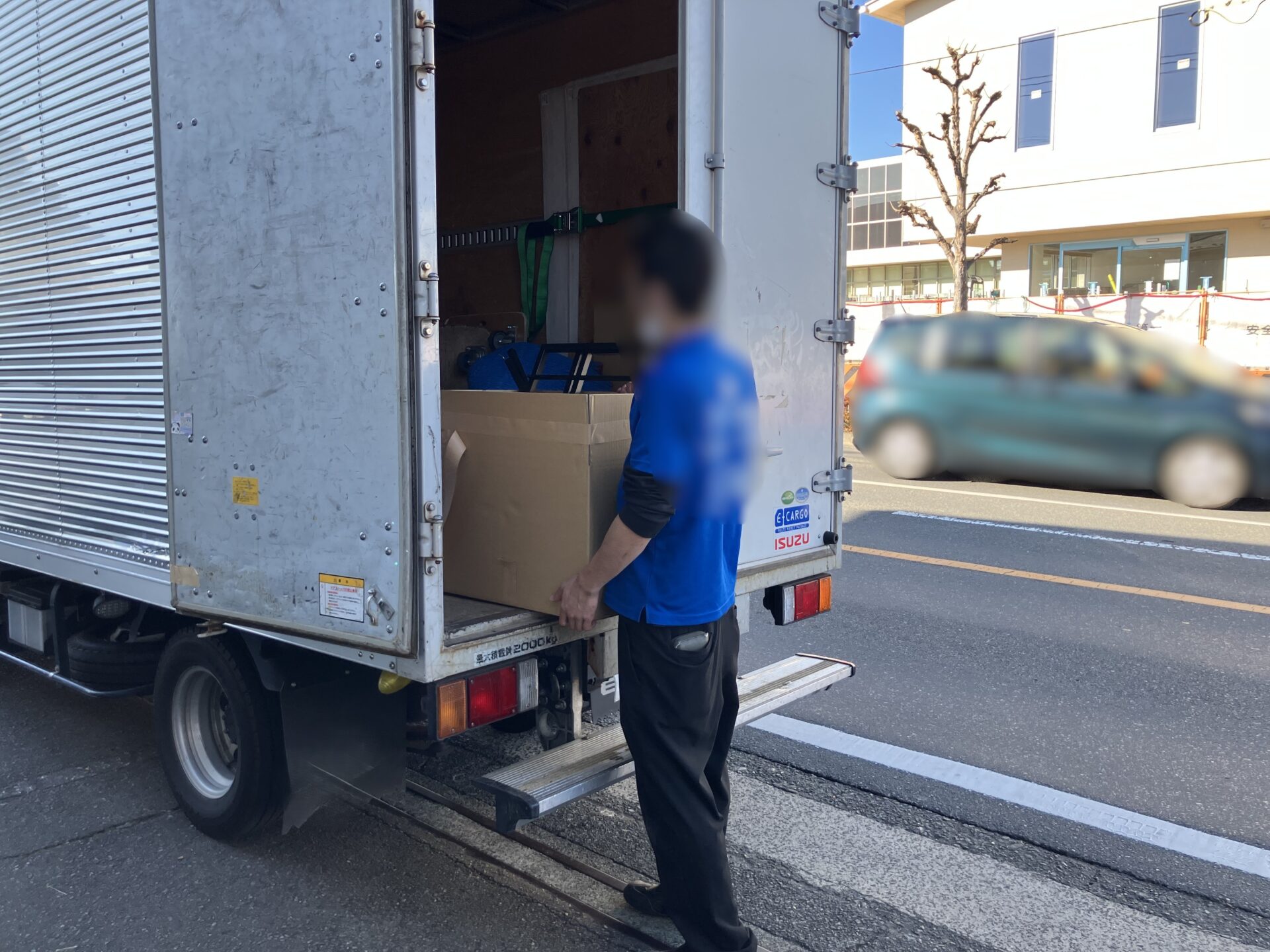 「アパートの1Kのお部屋からスチールラックを回収しました」作業写真