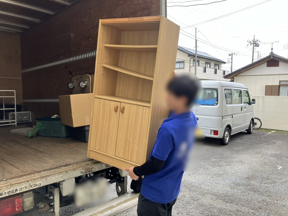 「マンションの1Kのお部屋から棚などをお引き取りしました」作業写真