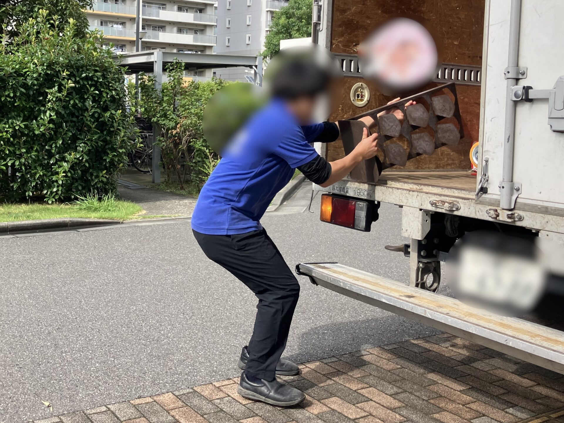 「1Kのマンションのお部屋からスリッパラックを回収しました」作業写真