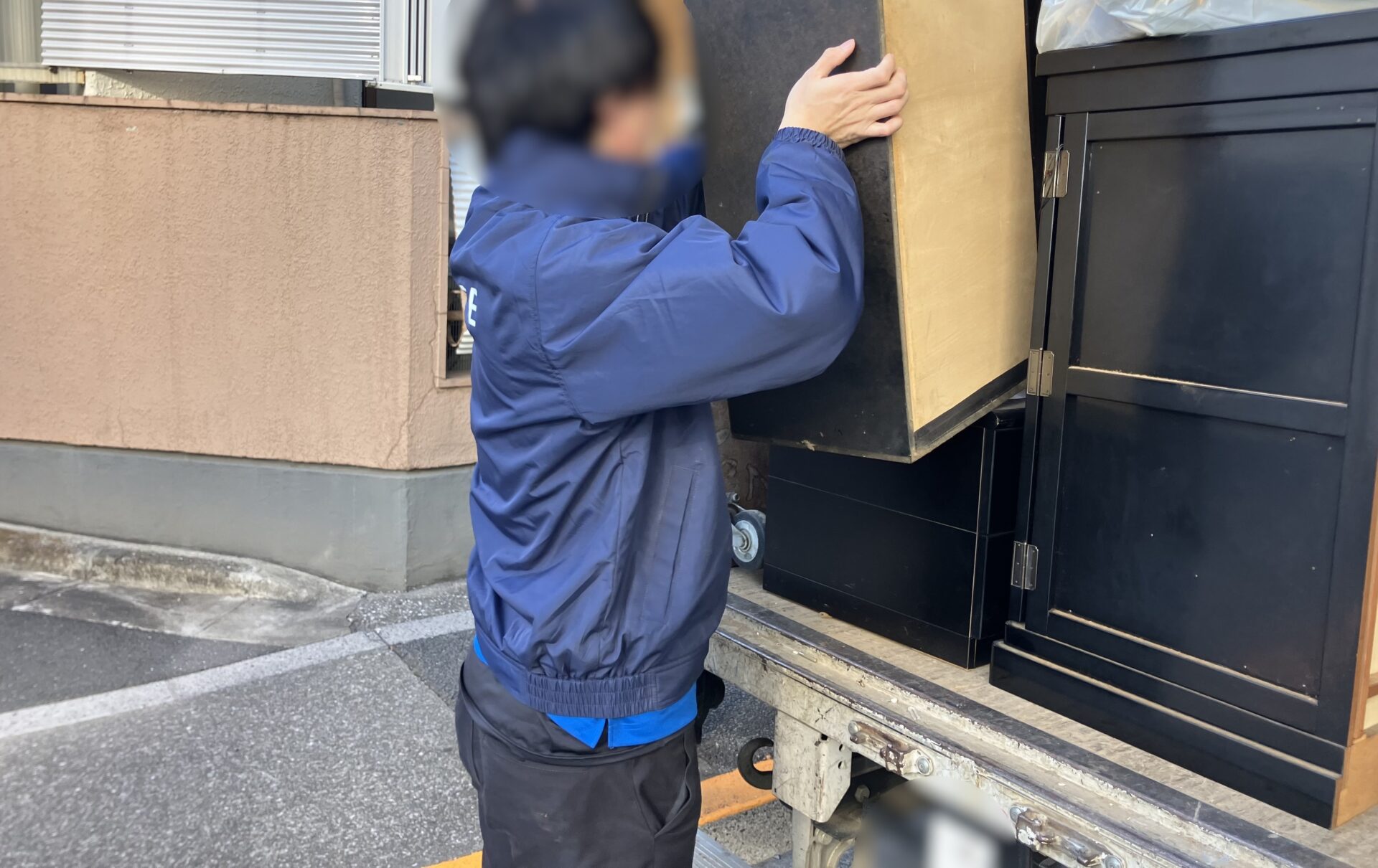 「1Rのマンションのお部屋から棚などを回収しました」作業写真